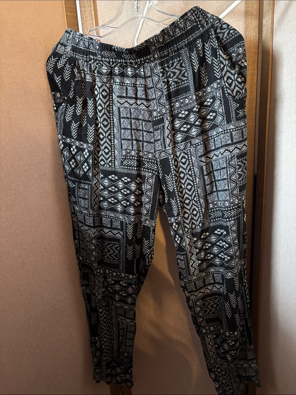 FINAL MARKDOWN Jessica SimpsonGeometric Elastic Waist Slacks Medium